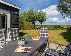 Open leefruimte met eettafel in vakantiehuis ZE257 in Aagtekerke, Walcheren, Zeeland.