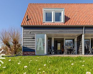 Vakantiehuis ZE1445 in Aagtekerke, Walcheren met zonnig terras en groene tuin.