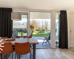 Ruime slaapkamer in vakantiehuis ZE1445, Aagtekerke, Walcheren met meerdere bedden.