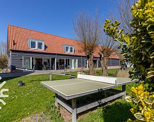 Paardrijden langs het strand dichtbij vakantiehuis ZE1445 in Aagtekerke, Walcheren.