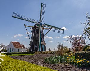 Koffiezetapparaten in de keuken van vakantiehuis ZE1445 in Aagtekerke, Walcheren.