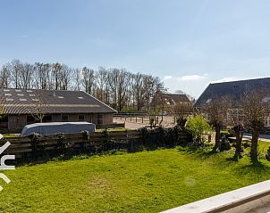 Eethoek met uitzicht op het terras in vakantiehuis ZE1445, Aagtekerke, Walcheren.