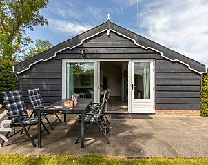 Slaapkamer met comfortabele bedden in vakantiehuis ZE666 in Aagtekerke, Zeeland.
