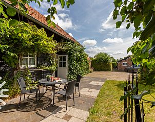 Ontspannen op het terras van vakantiehuis ZE256 in Aagtekerke, Walcheren, Zeeland.