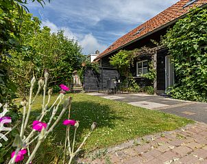 Gezellig terras met stoelen bij vakantiehuis ZE256 in Aagtekerke, Walcheren, Zeeland.