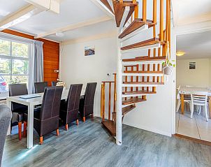 Eethoek met trap in VZ1038 Vakantiehuis in Aagtekerke, Walcheren, Zeeland.