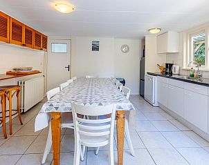 VZ1038 Vakantiehuis in Aagtekerke, Walcheren, Zeeland, ruime keuken met eettafel.