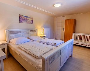 Badkamer met wasmachine in VZ1038 Vakantiehuis in Aagtekerke, Walcheren, Zeeland.