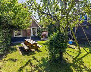 VZ1038 Vakantiehuis in Aagtekerke, Walcheren, Zeeland, zolderkamer met veel lichtinval.