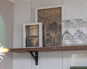 Trap naar boven in vakantiehuis ZE1387 in Aagtekerke, Walcheren, met open keuken.