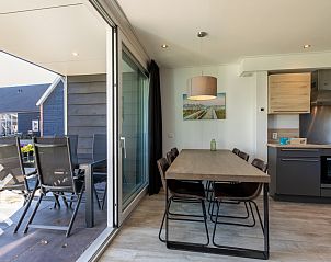 Stijlvolle badkamer in vakantiehuis ZE1446, Aagtekerke, Walcheren, met moderne voorzieningen.