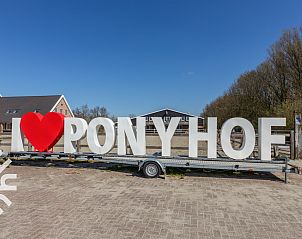 Gezellige woonkamer in vakantiehuis ZE1446, Aagtekerke, Walcheren, met moderne inrichting.