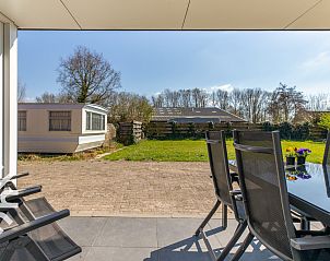 Uitzicht op stallen vanuit ZE1448 vakantiehuis in Aagtekerke, Walcheren.