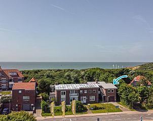 Luftaufnahme des Ferienhauses ZE312 in Zoutelande, Walcheren mit Blick auf das Meer und die grne Umgebung in Zeeland.