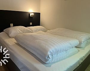 Gemtliches Dorfzentrum in der Nhe des Ferienhauses ZE312 in Zoutelande, Walcheren mit Geschften und Cafs in Zeeland.