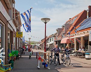 Grote tuin bij vakantiehuis ZE281 in Zoutelande, Walcheren, Zeeland.