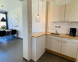 Badkamer in VZ178 Vakantiehuis Zoutelande, Walcheren met moderne voorzieningen.