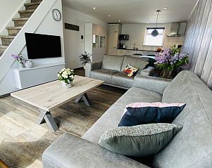 Ruime zithoek in VZ110 Vakantiehuis Zoutelande, Zoutelande, Walcheren, Zeeland.