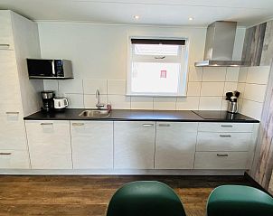 Moderne keuken van VZ110 Vakantiehuis Zoutelande, Zoutelande, Walcheren, Zeeland.