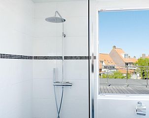 Dusche mit Aussicht in VZ679 Ferienwohnung Zoutelande, Zoutelande, Zeeland.