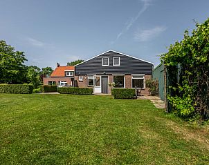 Groene omgeving bij Vakantiehuisje in Zoutelande, Walcheren, ideaal voor gezinnen.