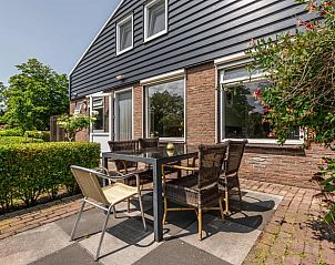 Terras bij Vakantiehuisje in Zoutelande, perfect voor zomerse dagen in Walcheren.