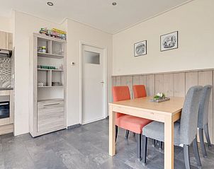 Eethoek in Vakantiehuisje in Zoutelande, Walcheren, ideaal voor gezellige diners.