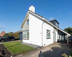 Ferienhaus ZE1201 in Zoutelande, Walcheren mit moderner Fassade und Garten in Zeeland.