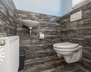 Modern kitchen in vacation home ZE1323, Zoutelande, Walcheren, ideal for culinary adventures.