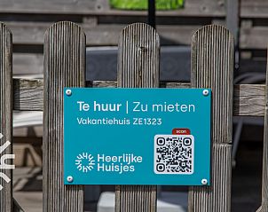 Second bedroom in vacation home ZE1323, Zoutelande, Walcheren with comfortable beds.