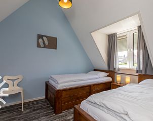 Modern shower in vacation home ZE1323, Zoutelande, Walcheren for a refreshing experience.