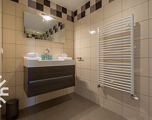 Stylish living room in vacation home ZE1323, Zoutelande, Walcheren with modern furnishings.