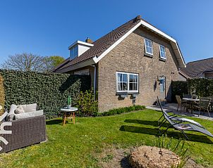 Vacation home ZE1392 in Zoutelande, Walcheren with sunny garden and deck chairs.