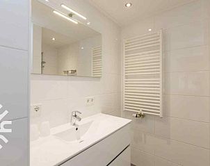 Busy shopping street in Zoutelande, near vacation home ZE1392, Walcheren.