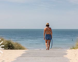 Panoramisch uitzicht op de zee en het strand van Zoutelande, Walcheren, nabij vakantiehuis ZE679.