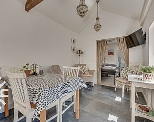 Open deur naar terras bij vakantiehuis ZE238 in Zoutelande, Walcheren.