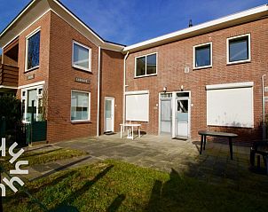 Paragliders boven het strand van Zoutelande, Walcheren, nabij vakantiehuis ZE301.