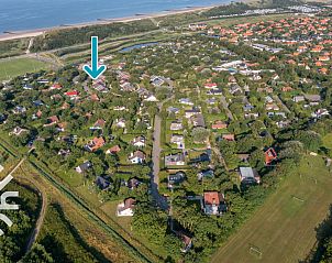 Badkamer van vakantiehuis ZE1422 in Zoutelande, Walcheren, met moderne douche en wastafel.