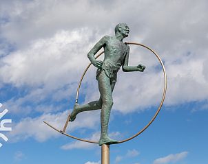 Keuken van vakantiehuis ZE1422 in Zoutelande, Walcheren, met bar en moderne apparatuur.