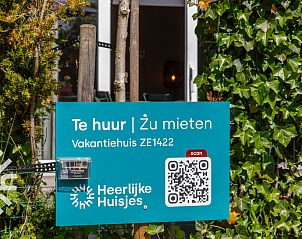 Historische kerk nabij vakantiehuis ZE1422 in Zoutelande, Walcheren, een culturele bezienswaardigheid.