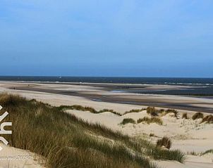 View of the beach near vacation home ZE583 in Vrouwenpolder, Walcheren, perfect for a relaxing day in Zeeland.