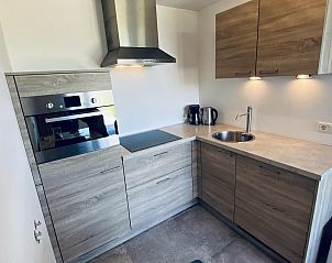 Compact kitchen in VZ583 Studio Vrouwenpolder with stylish finish.