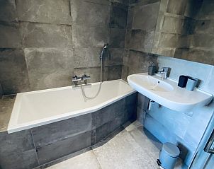 Modern bathroom with bath in VZ583 Studio Vrouwenpolder, Walcheren.