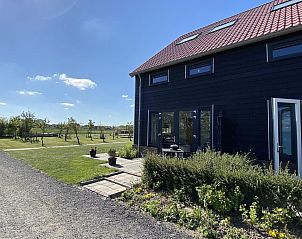 Garden and terrace at VZ583 Studio Vrouwenpolder in Vrouwenpolder, Zeeland.
