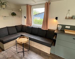 Comfortabele zithoek in VZ030 Chalet Vrouwenpolder, Walcheren, Zeeland