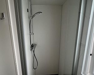 Slaapkamer met eenpersoonsbed in VZ030 Chalet Vrouwenpolder, Walcheren, Zeeland