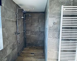 Stijlvolle douche in VZ587 Vakantiewoning Vrouwenpolder, Walcheren, Zeeland.