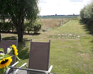 Schaduwrijk terras bij ZE030 vakantiehuis in Vrouwenpolder, Walcheren.