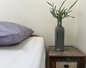 Country kitchen in vacation home ZE120, Veere, Walcheren with modern amenities.