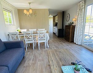 Open woonkamer en eetkamer in VZ235 Chalet Veere in Veere, Walcheren